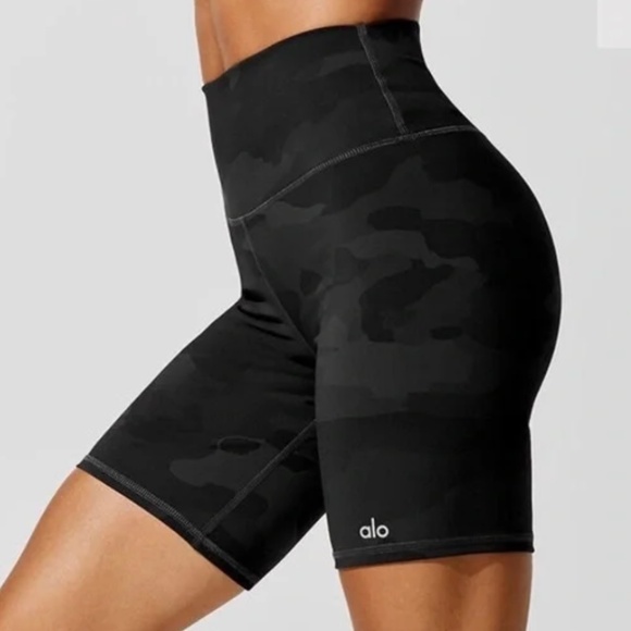NWT Alo High Waist Black Camo Vapor Short (Size XS)